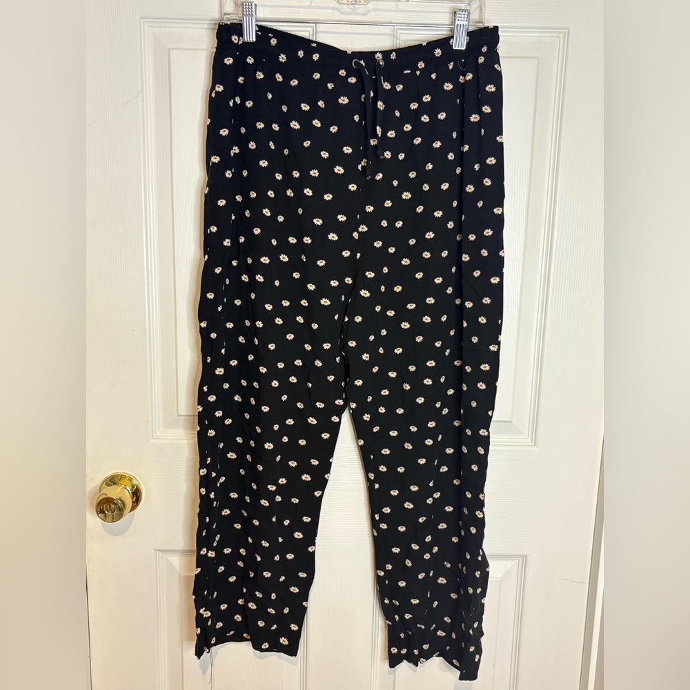 Wild Fable - Flower Pants Large